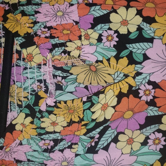 Umgee (NWOT) Multicolor Floral Ruffle Sleeve Top Size XL - Picture 7 of 10